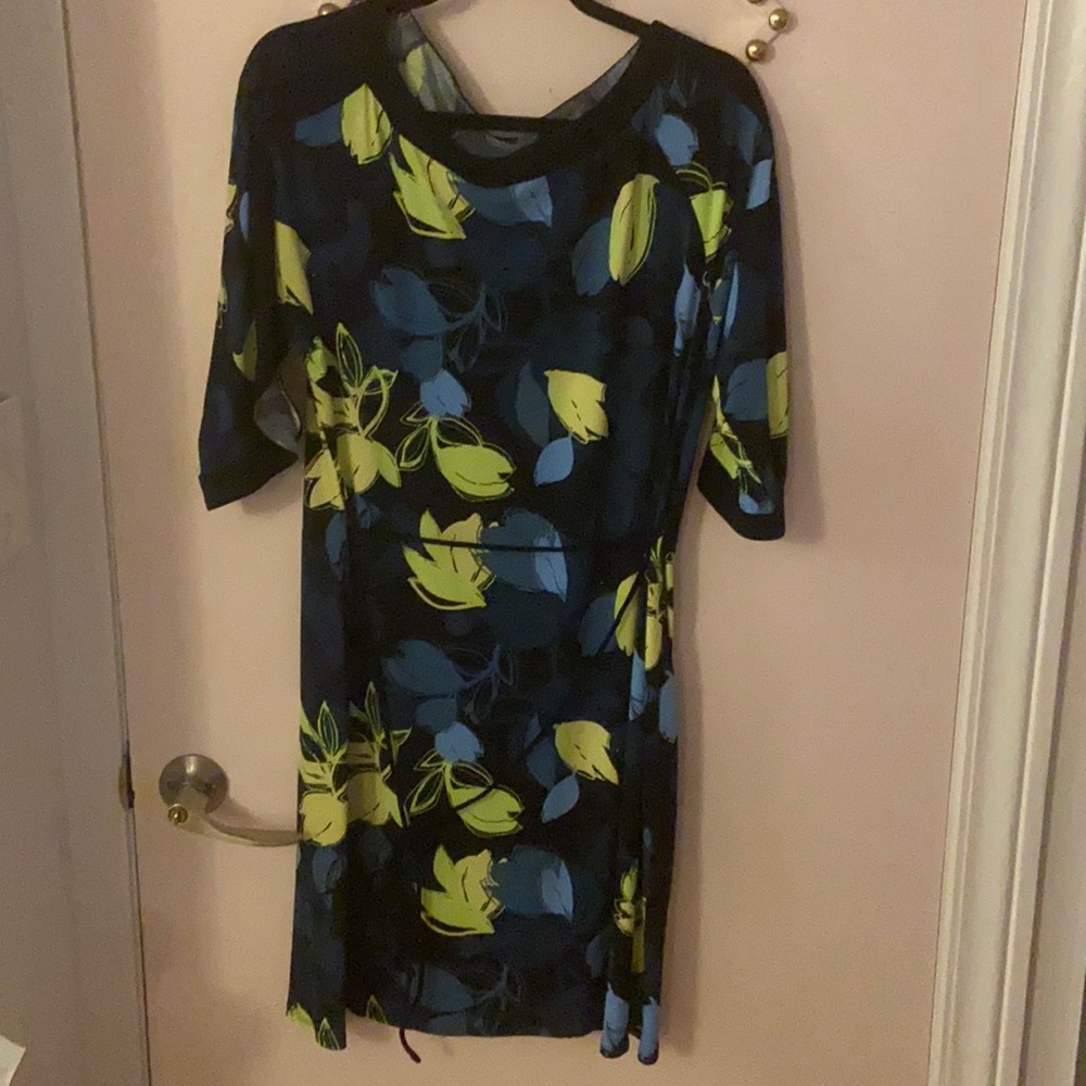 Tahari floral sheath dress size large
